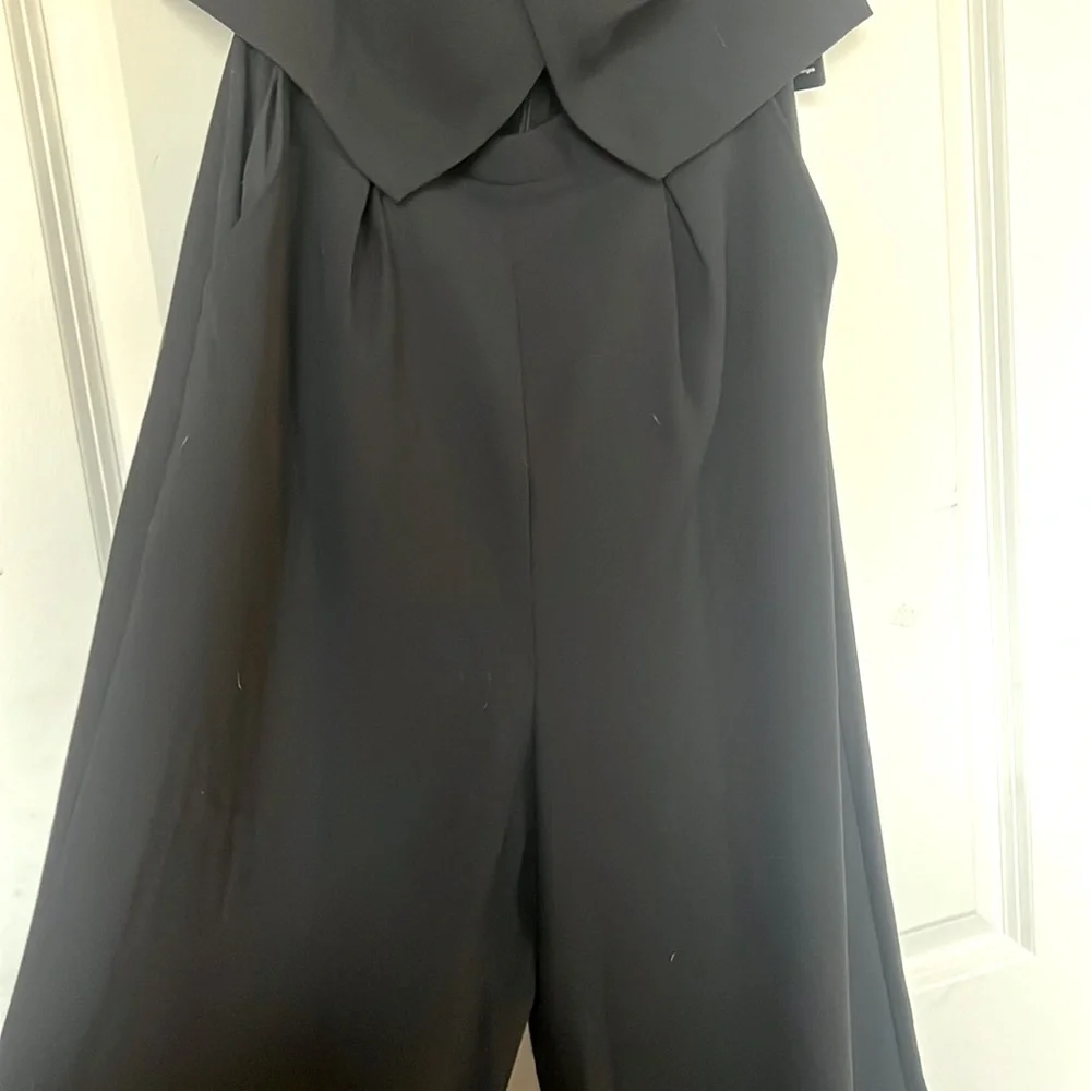 NWT Express Women’s Black Strapless Jumpsuit with Cutout - Size 4 - Picture 4 of 7